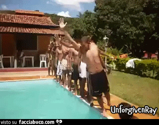 Gif animata tuffi sincronizzati con epic fail finale